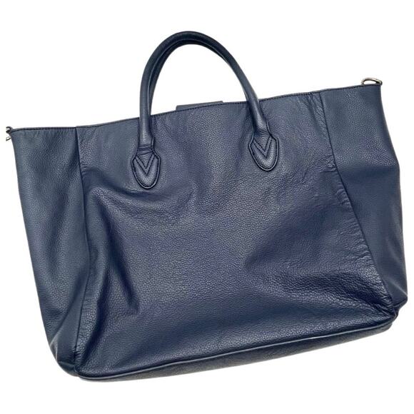 B-low-the-Belt Mila pebbled leather large bucket tote bag navy blue - Picture 11 of 11